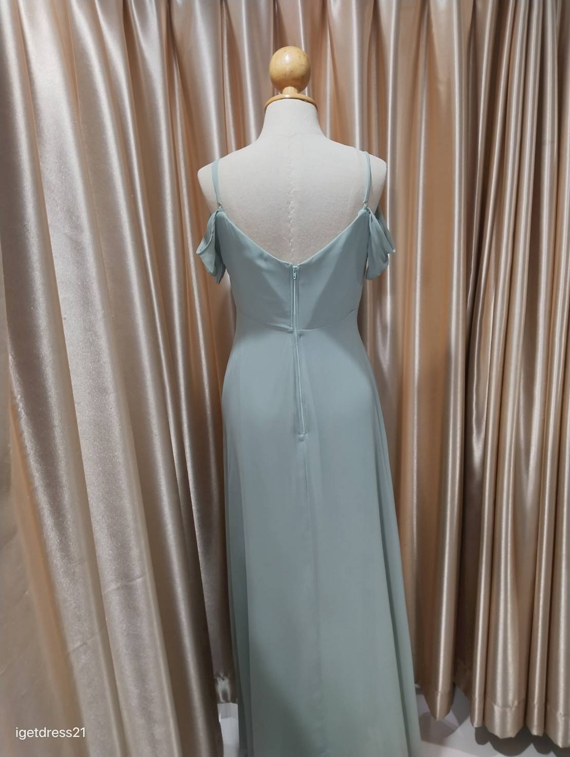 (PRE-LOVED) ชุดราตรียาวสายเดี่ยวชีฟองโอบแขน สีเขียว L