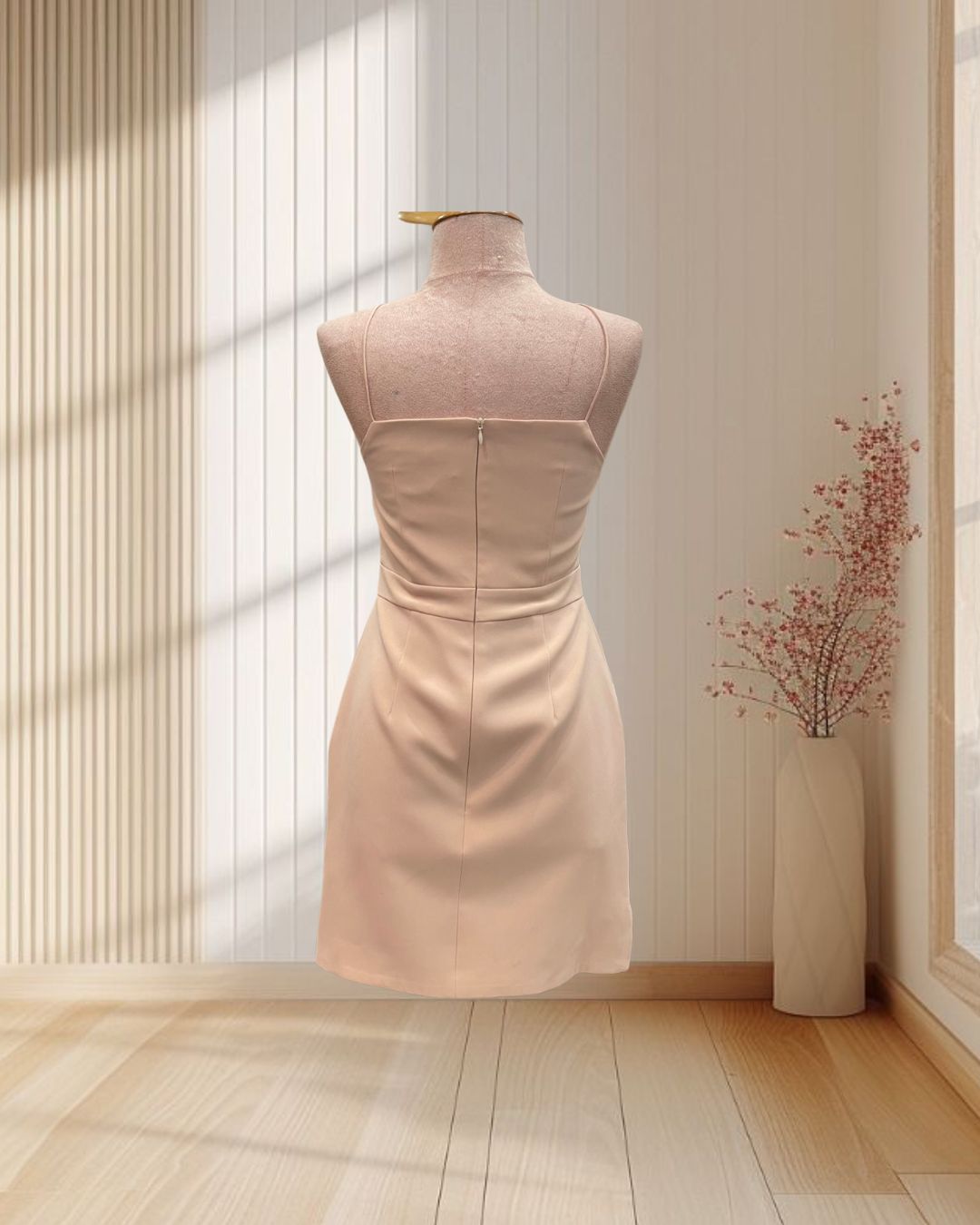 (PRE-LOVED) เดรสสั้นสีนู้ด สายเดี่ยวไขว์ กระโปรงผ่าข้าง ไซส์ S