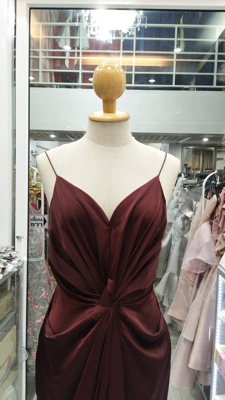 (PRE-LOVED) ยาวเลือดหมูสายเดี่ยวขยุ้มเอว(L) มือ2