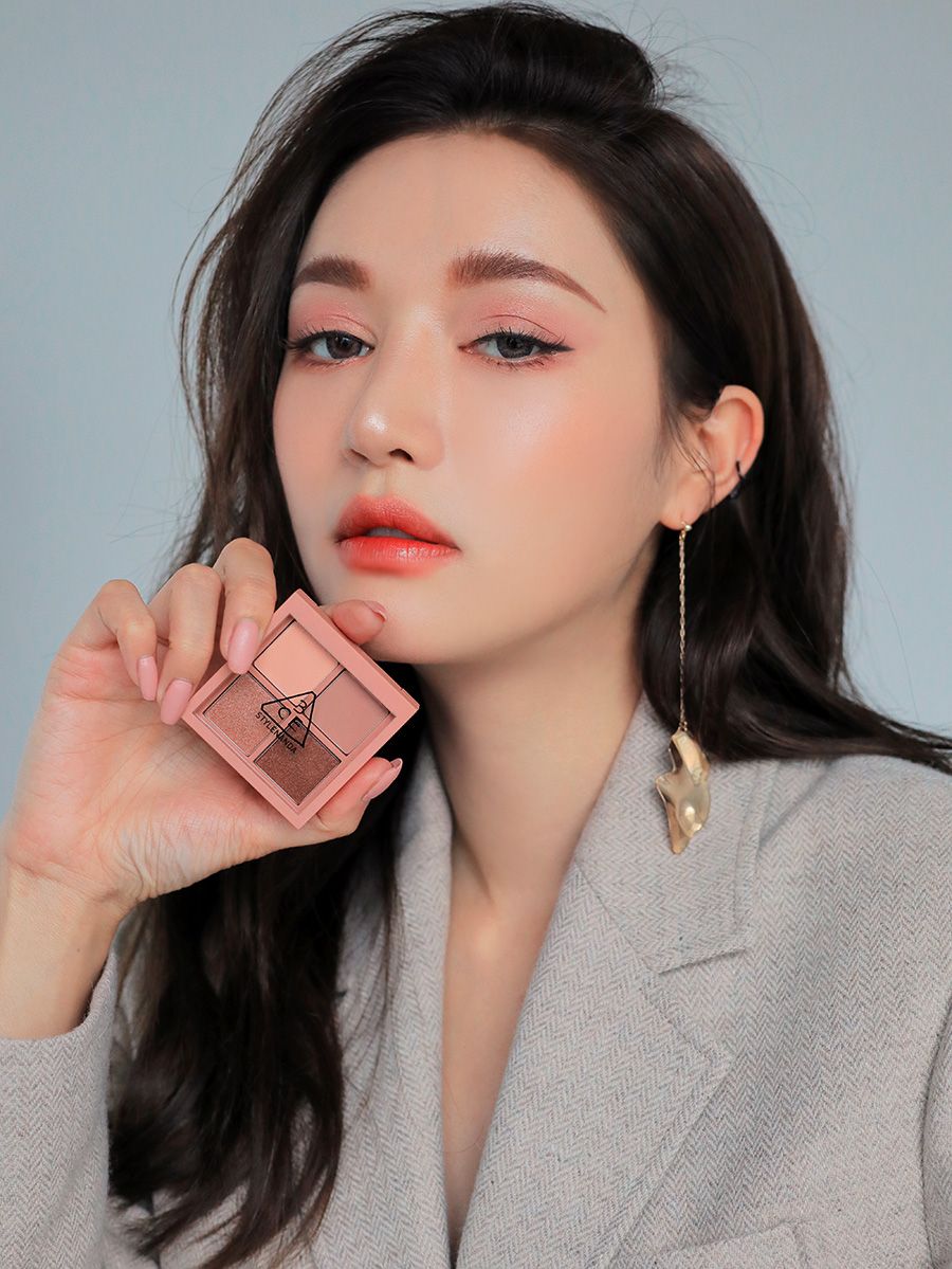 พาเลทอายแชโดว์ 3CE Mini Multi Eye Color Palette สีSide by Side