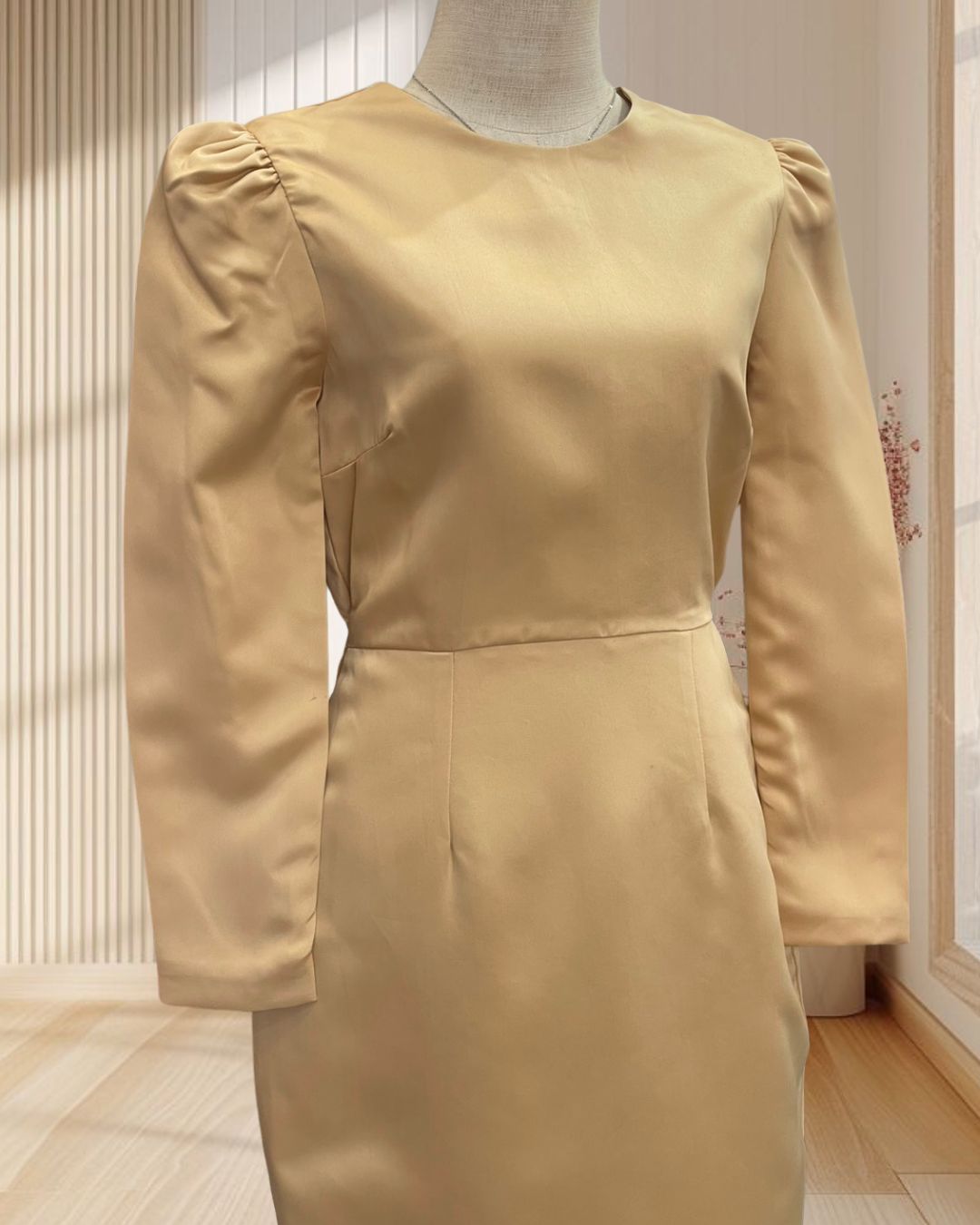 (PRE-LOVED) ราตรีสั้นสีทอง แขนยาว กะโปรงทรงสอบ ไซส์ S