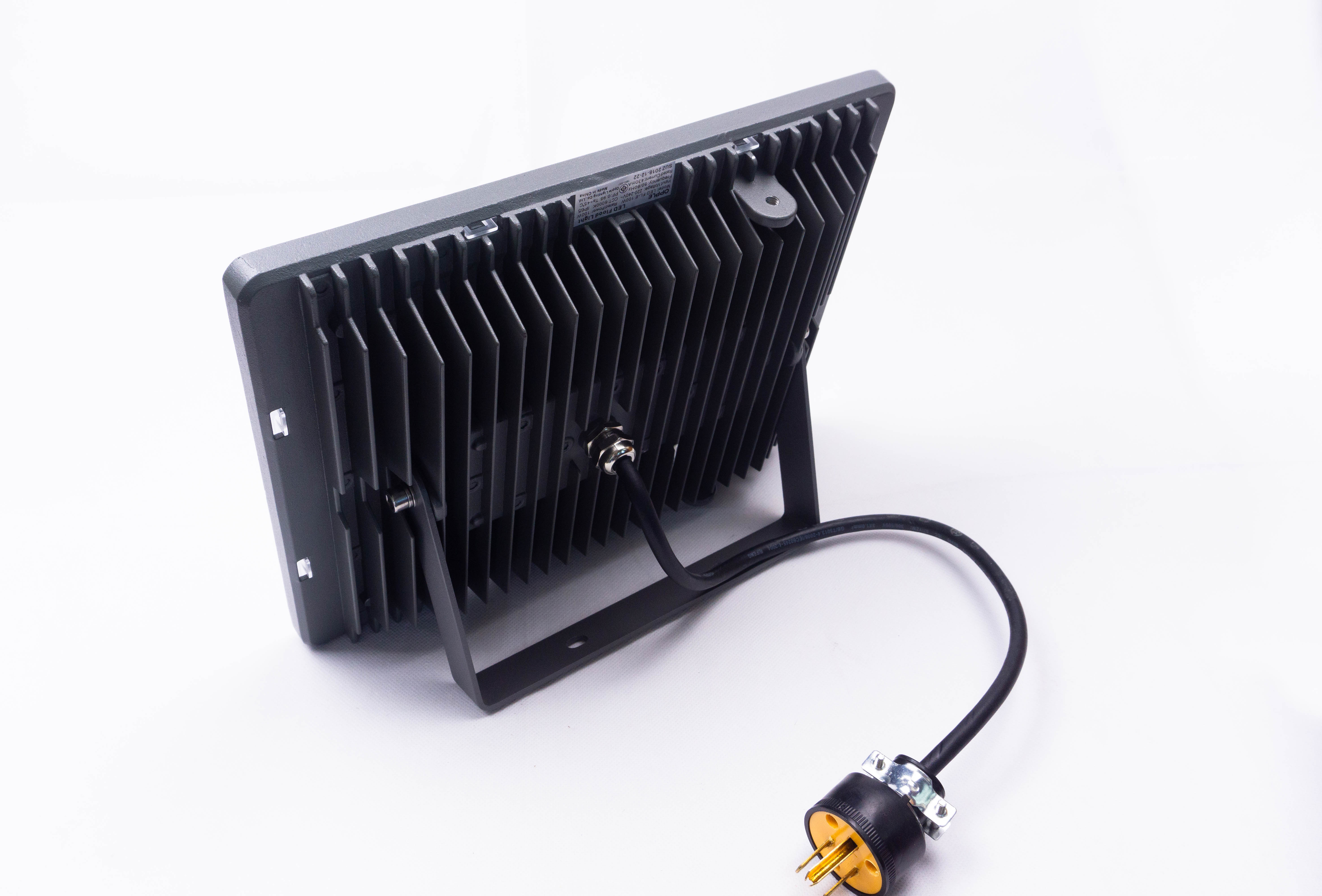 ***ยกเลิกจำหน่าย สินค้าไม่ผลิต*** ไฟสตูดิโอสำหรับถ่ายหน้าซุ้ม(backdrop) Opple Flood Light LED 100W ของแท้ รับประกัน 2 ปี ราคาถูก