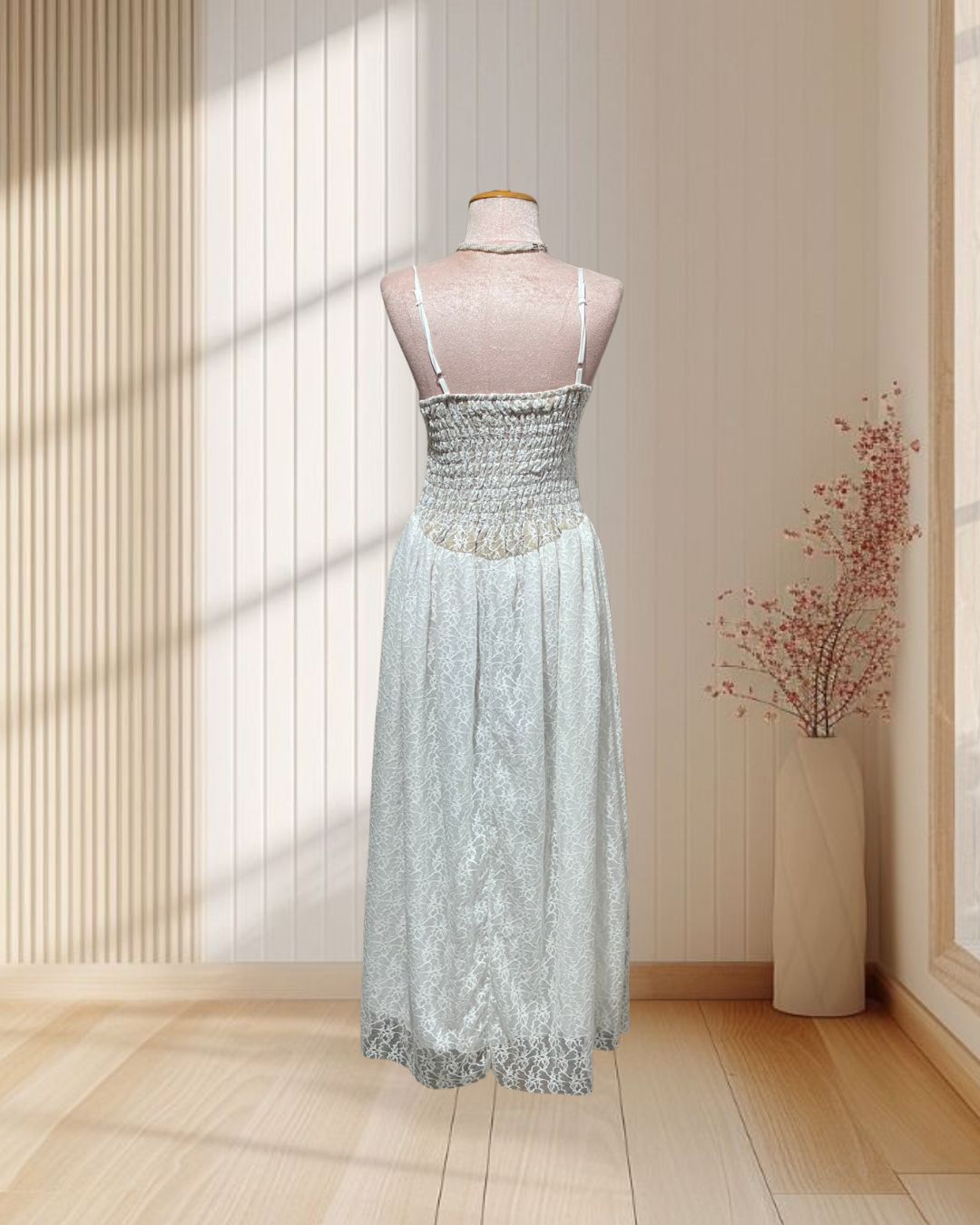 (NEW) ราตรียาวสีขาว ผ้าลูกไม้ สายเดี่ยวปรับได้ กระโปรงเอวต่ำ ไซส์ S