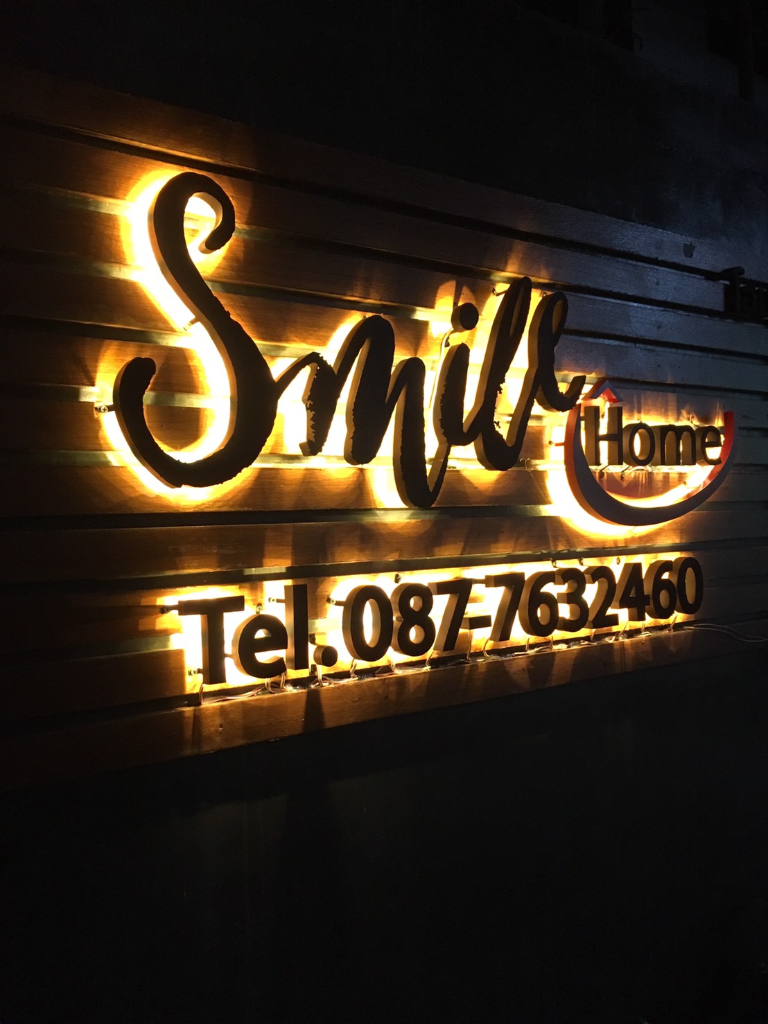 ป้ายอักษรโลหะไฟออกหลัง ไฟ LED #smillhome #ป้ายร้าน ติดตั้งป้ายเมืองเอก รังสิต