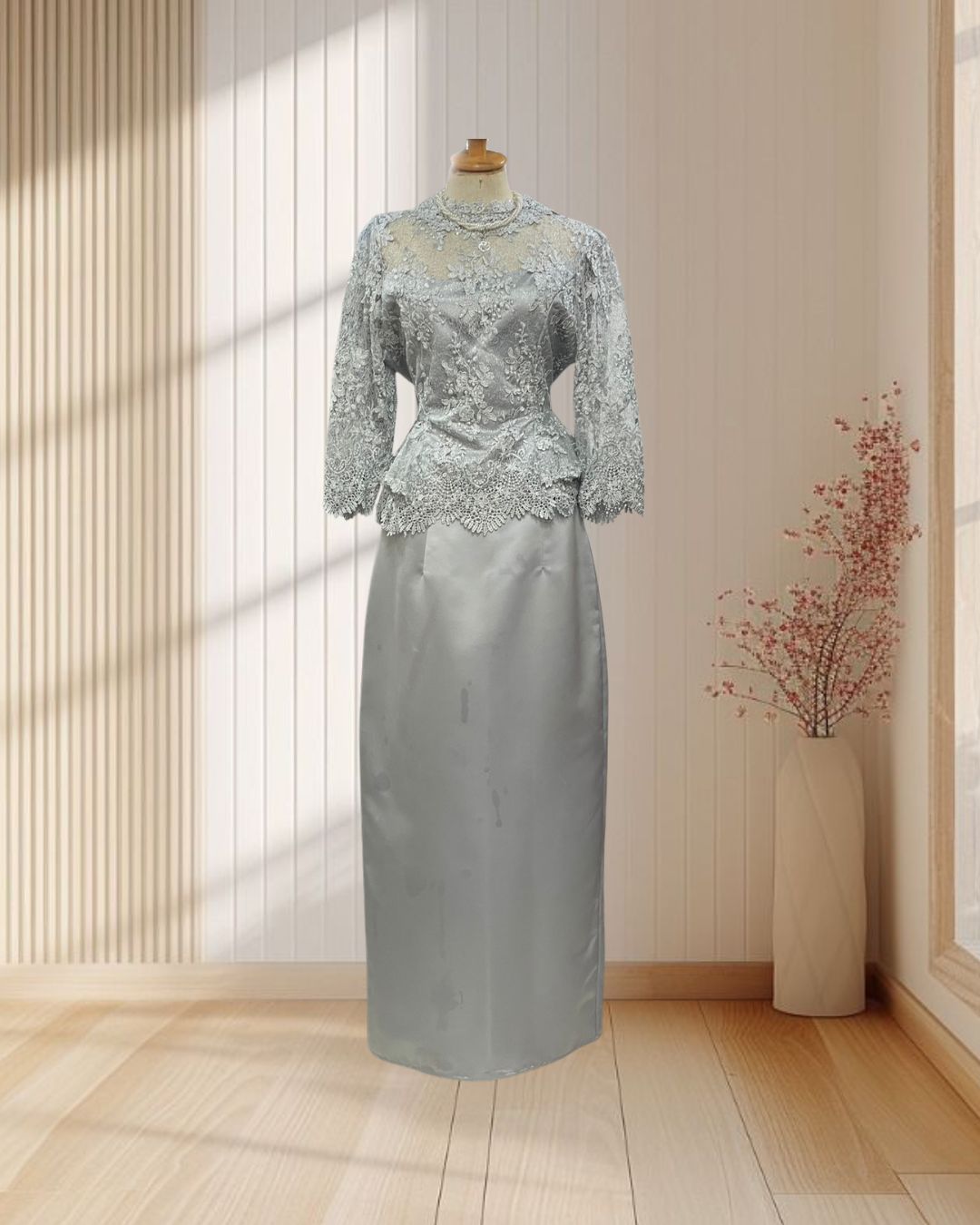 (PRE-LOVED) ชุดคุณแม่สีเทา ผ้าลูกไม้+กระโปรงผ้าไหมเทียม ไซส์ L