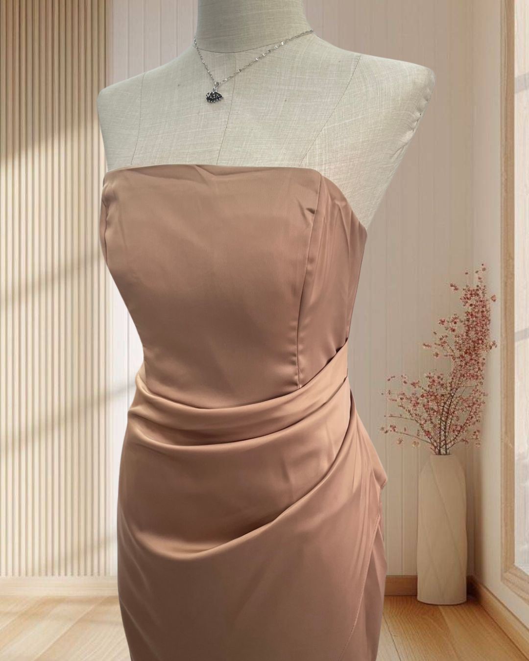 (PRE-LOVED) ราตรียาวเกาะอกสีน้ำตาล จีบช่วงเอว มีฟองน้ำ ไซส์ L