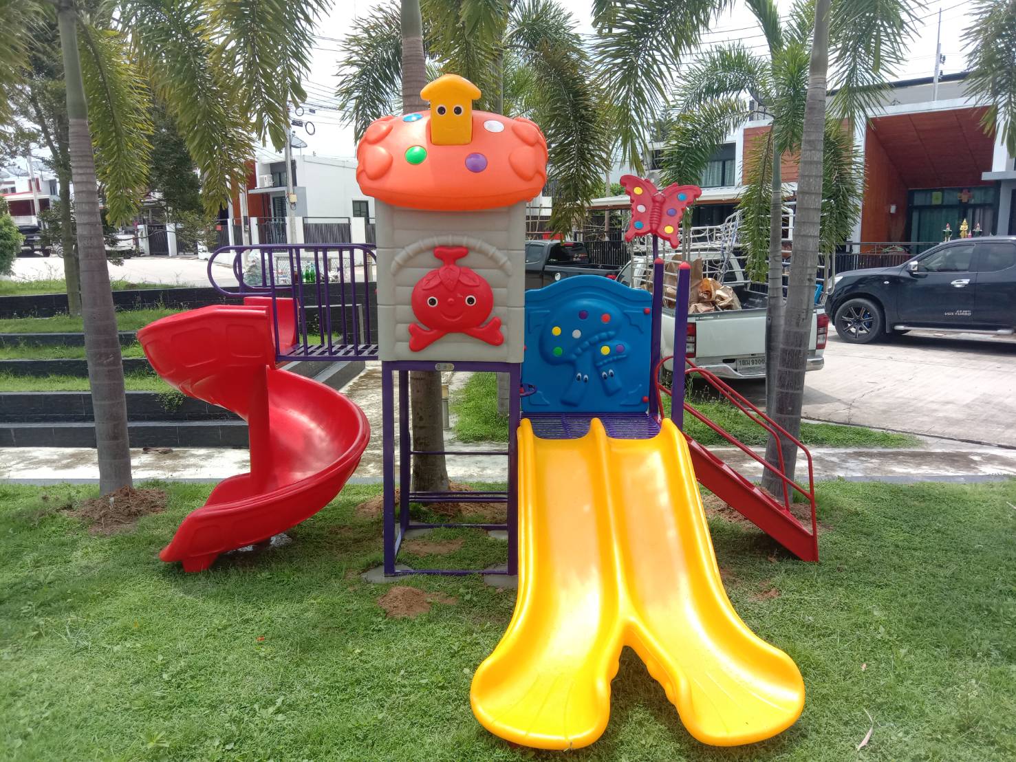 เครื่องเล่นสนามกลางแจ้ง ชุด บ้านผีเสื้อสไลด์วน