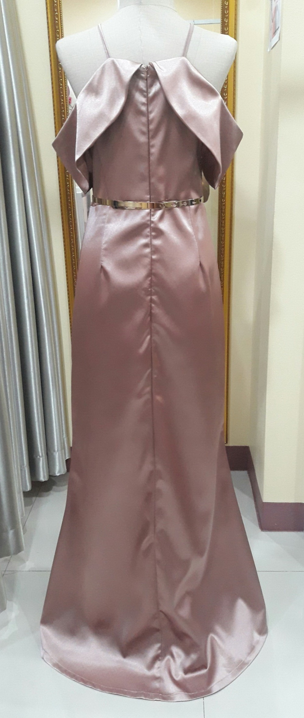 (PRE-LOVED) ชุดราตรียาวสีน้ำตาลโอวัลติน แต่งแขนชายหางปลา ไซส์ XL