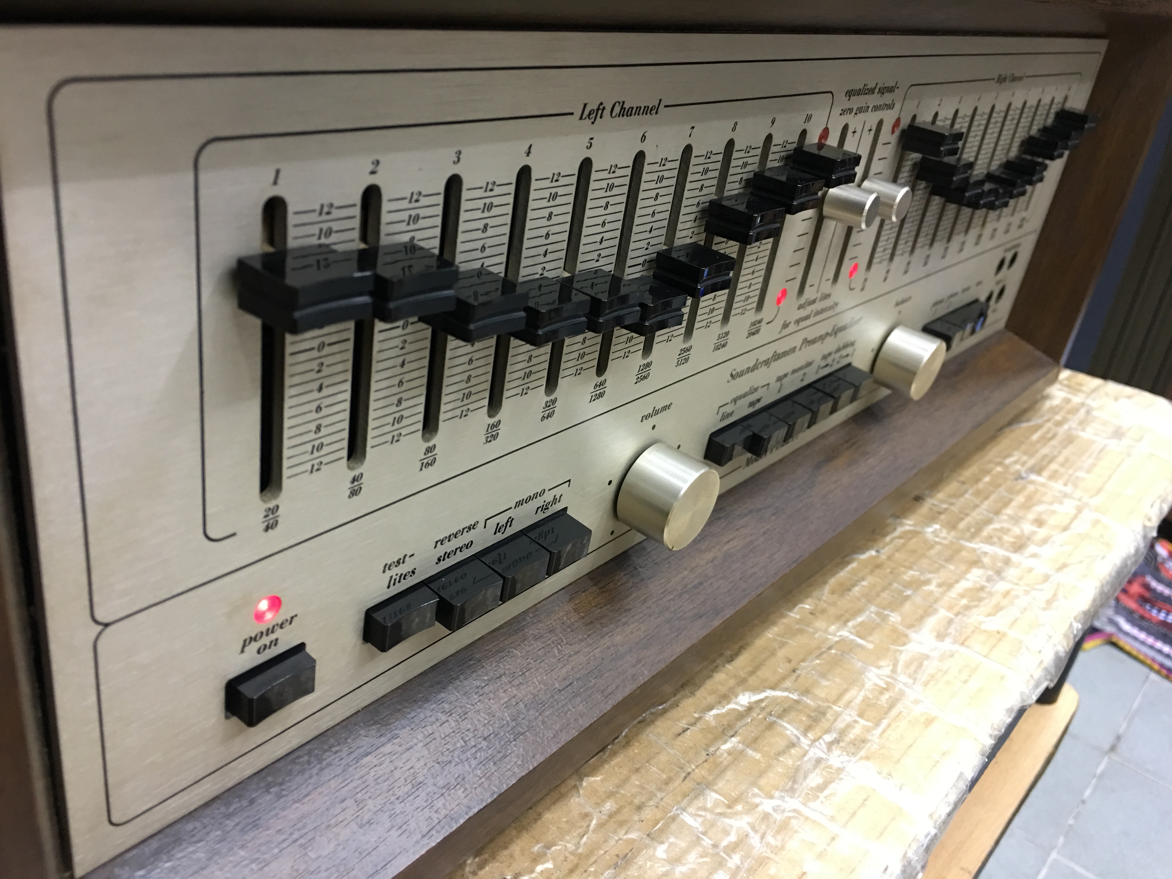 Soundcraftsmen PE2217 Stereo Preamplifier (ไฟ110V)