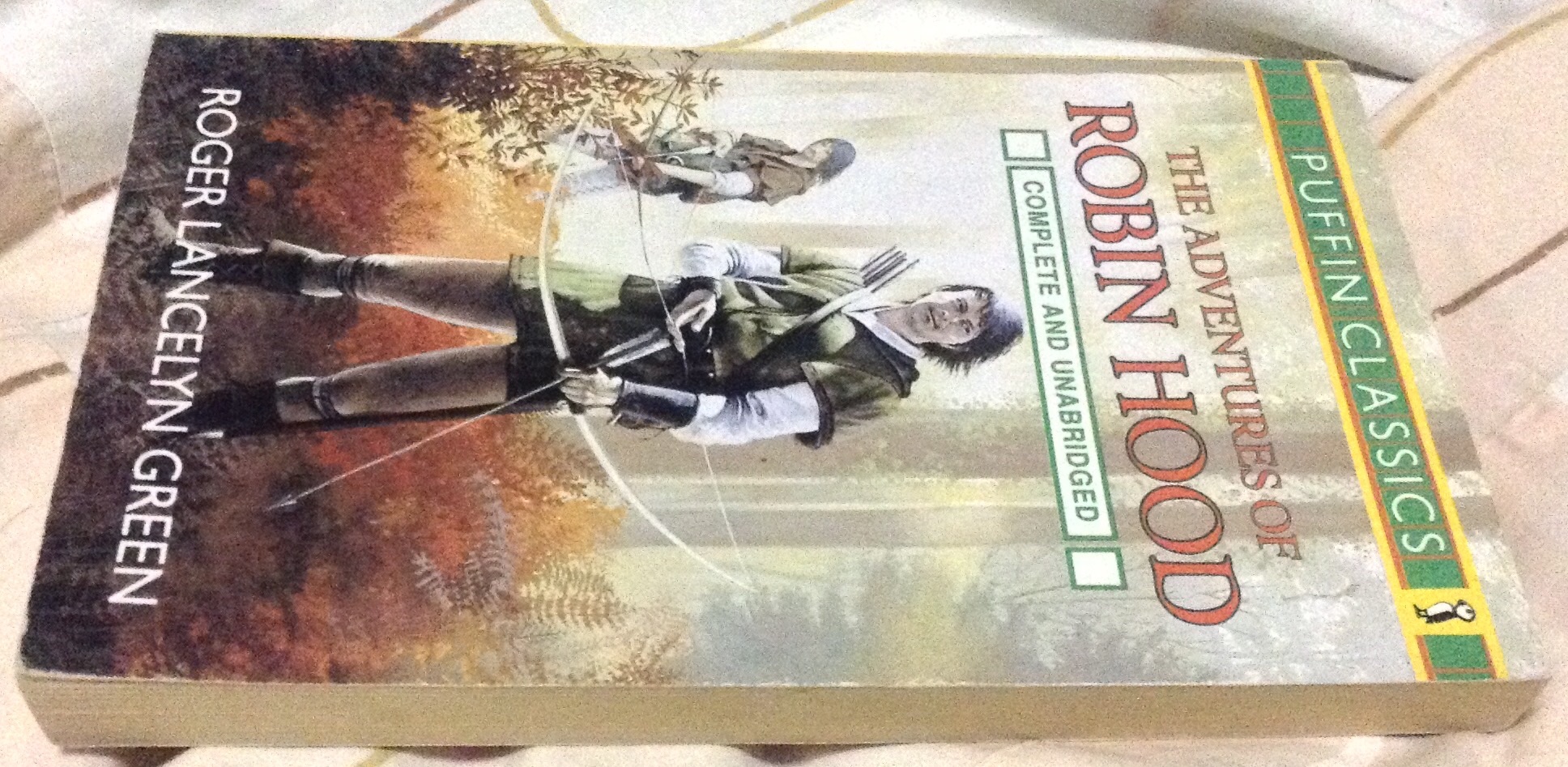 the adventures of robin hood roger lancelyn green ราคา 150