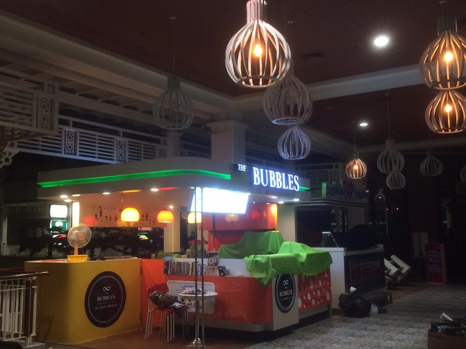 ป้ายไฟออกหน้า BUBBLES ห้วหิน