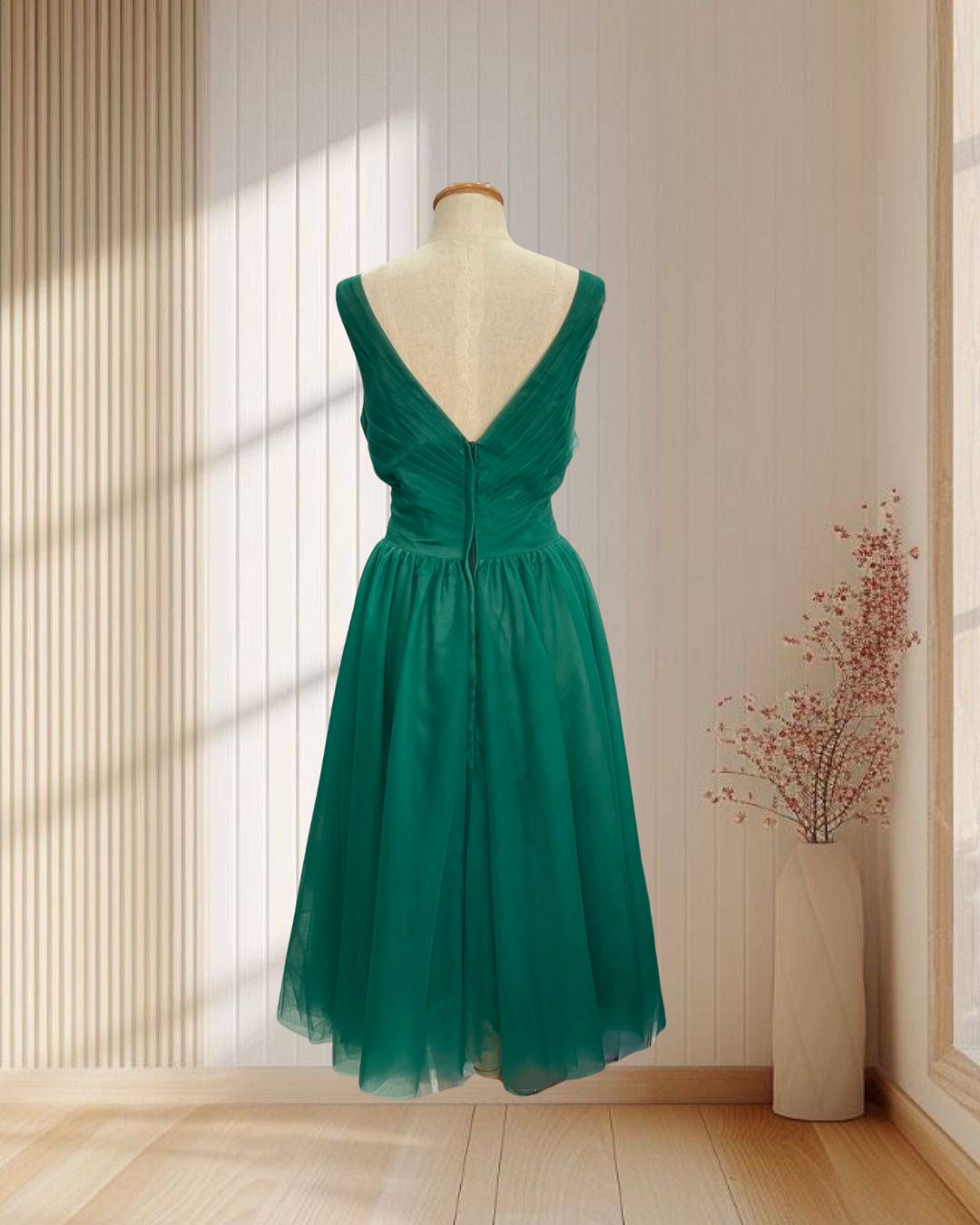 (PRE-LOVED) ราตรีสั้นสีเขียว ผ้ามุ้ง แขนกุดคอวี กระโปรงบาน ทิงเกอร์เบลล์ ไซส์ 2XL