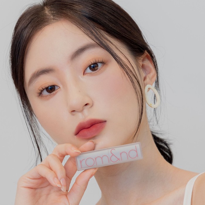 ลิปโรแมนด์ Romand Zero Matte Lip #01 dusty pink