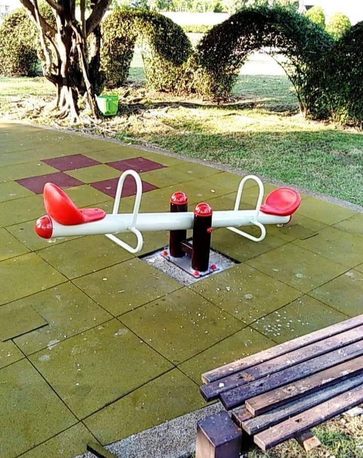 ไม้กระดก 2 ที่นั่ง