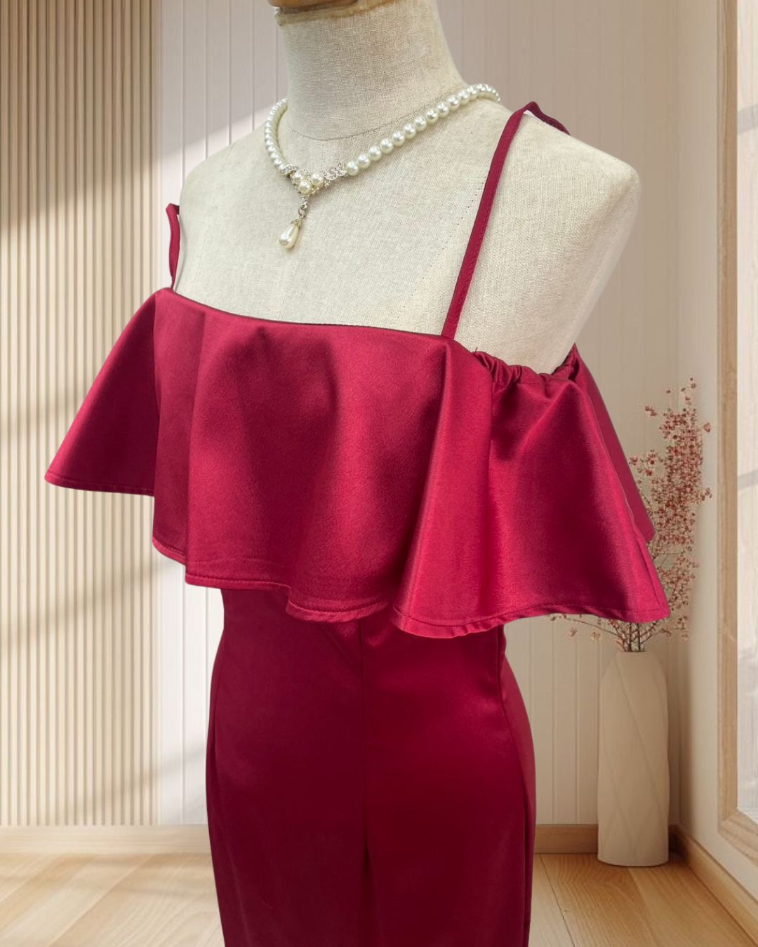 (PRE-LOVED) ชุดราตรียาวสีเเดงสายเดี่ยวระบายอก(Size : L)