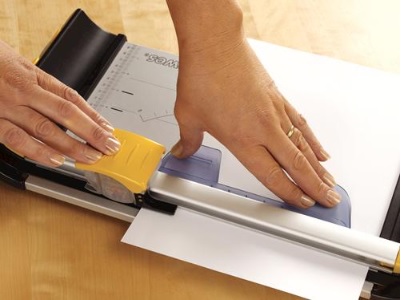 แท่นตัดกระดาษ Fellowes รุ่น Neutron A4 ( นิวตรอน เอ4 )