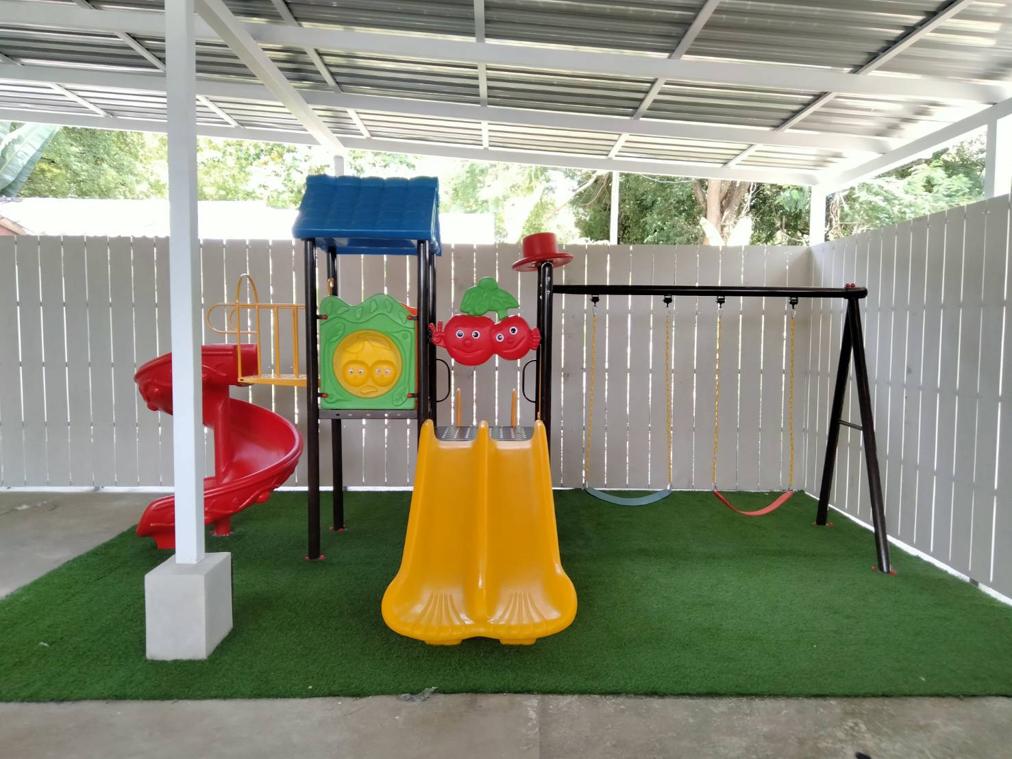 เครื่องเล่นสนาม ชุด บลูเฮ้าส์ สไลด์แอนด์สวิง เครื่องเล่นมีประโยชน์