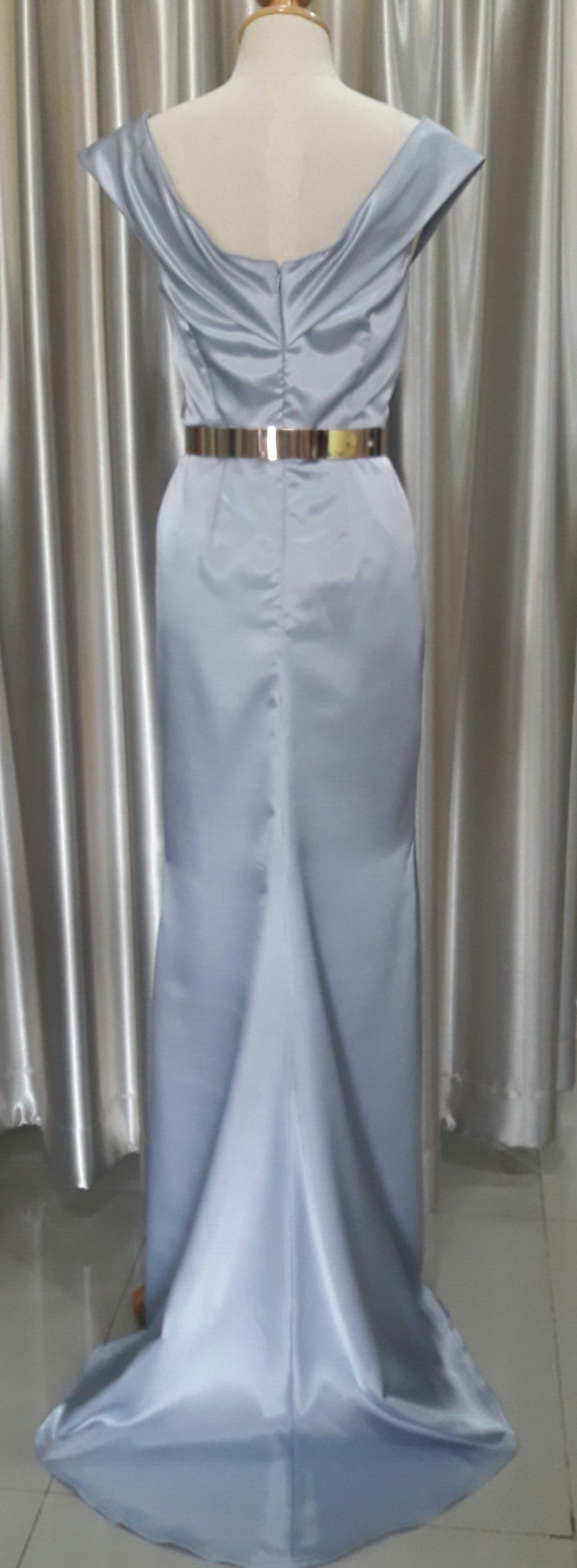 (PRE-LOVED) ชุดราตรียาวสีฟ้าเทาปาดไหล่