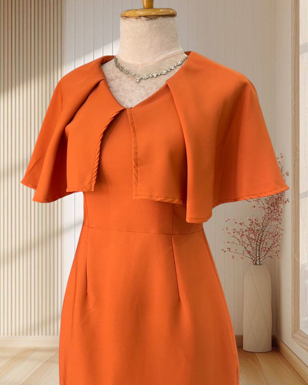 (PRE-LOVED) ราตรีสั้นสีส้ม คอปก คลุมแขน ทรงผู้ดี ไซส์ S