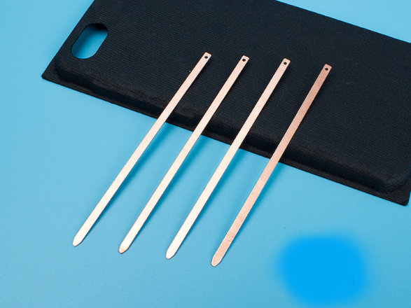 แผ่นทองแดงและสังกะสีแบบยาว