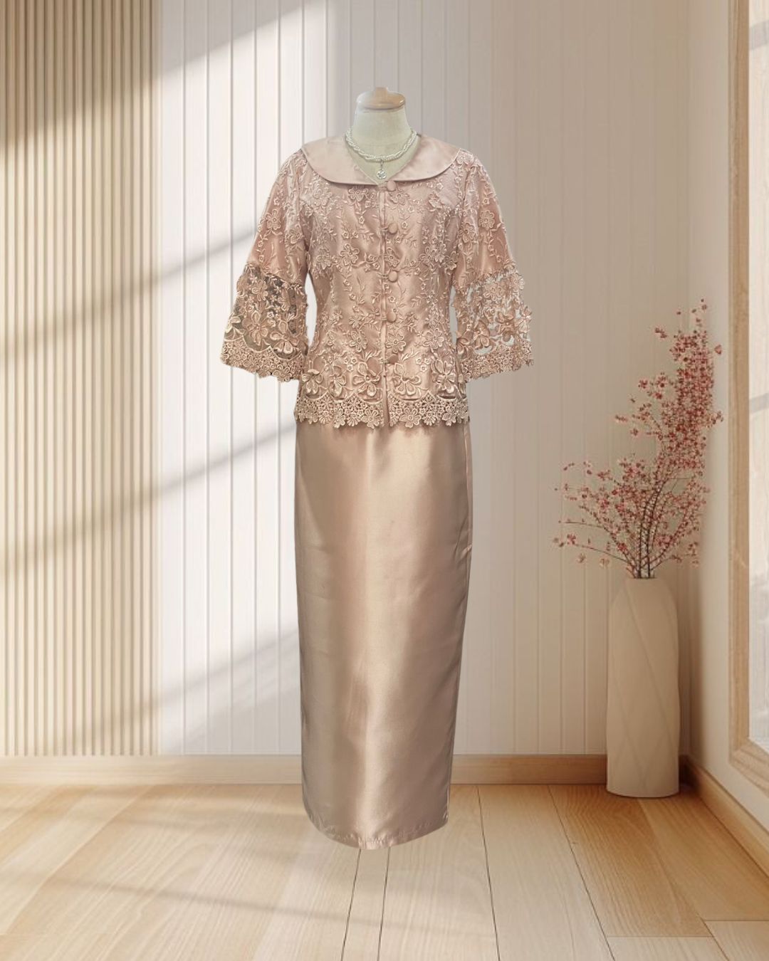 (PRE-LOVED) ชุดแม่เจ้าสาวปกคอบัวเสื้อลูกไม้+กระโปรงผ้าไหม ชมพู ไซส์ M