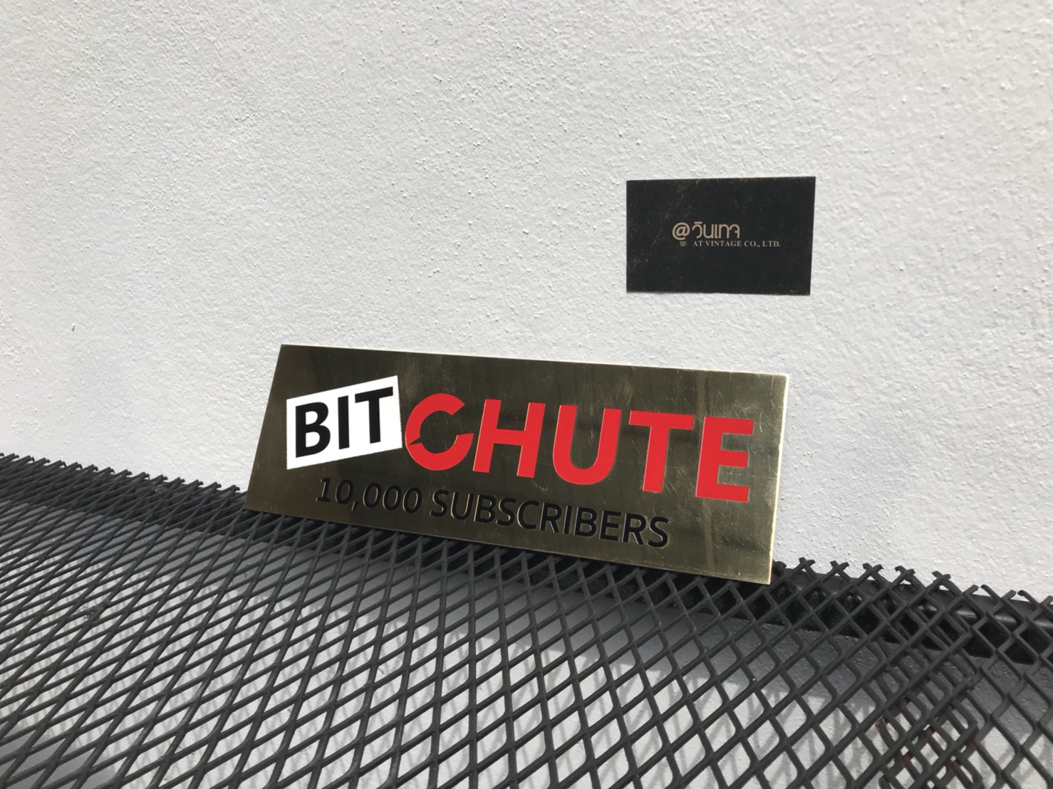ป้ายทองเหลืองกัดกรด #BITCHUTE