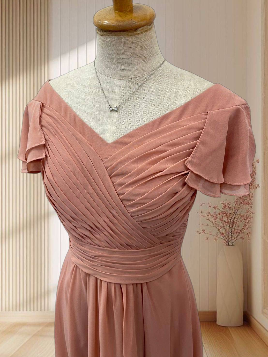 (PRE-LOVED) ราตรีสั้นปาดไหล สีโอรส ผ้าชีฟอง พริ้วๆ ใส่สบาย สไตล์สาวหวาน ไซส์ M