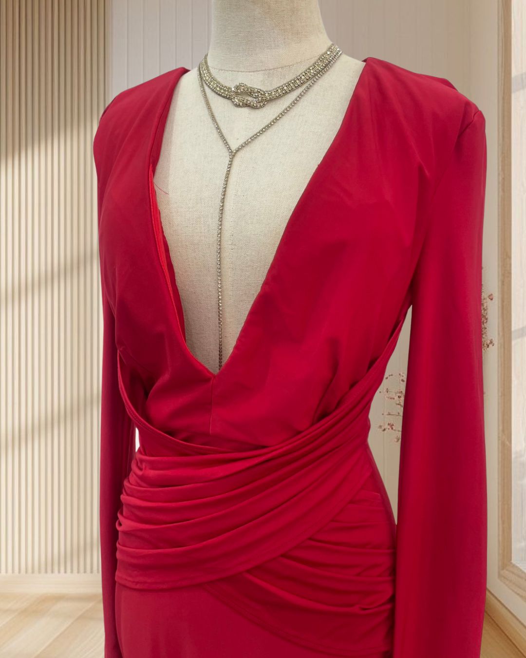 (PRE-LOVED) ชุดราตรียาวแขนยาวสีแดง S