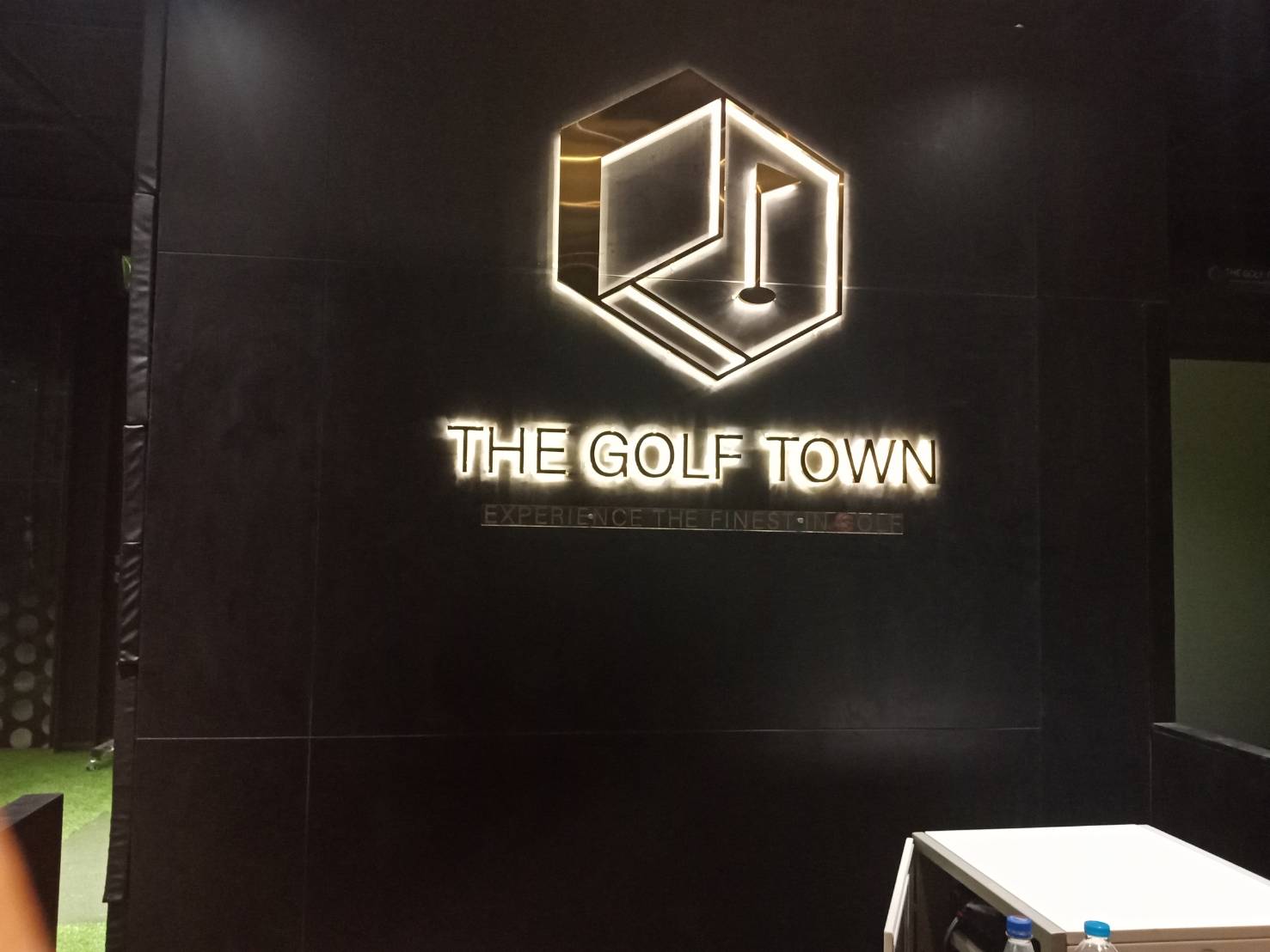 ป้ายไฟออกหลัง #THEGOLFTOWN
