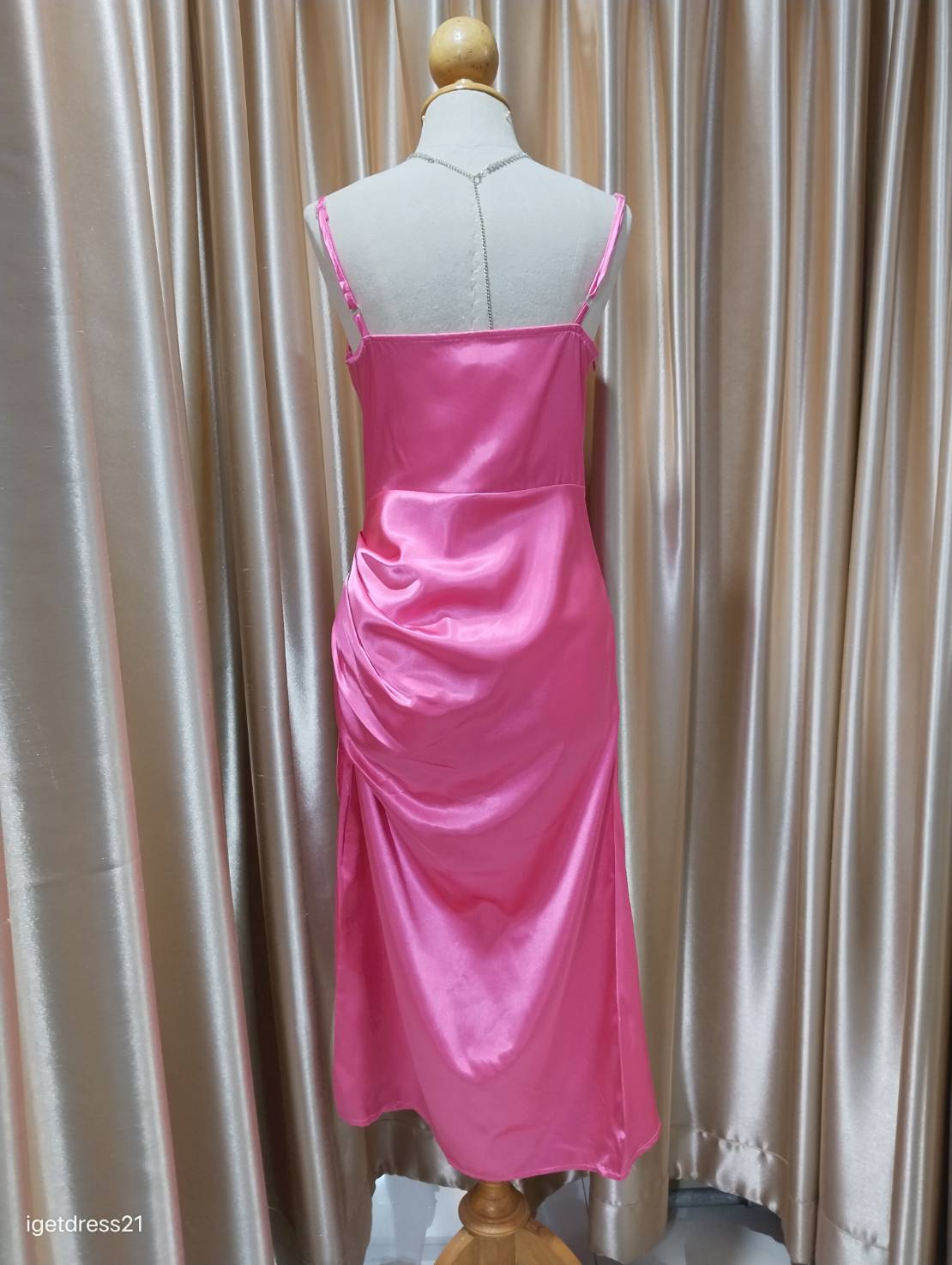 ชุดเดรสยาวสายเดี่ยวถ่วงอกสีชมพู M