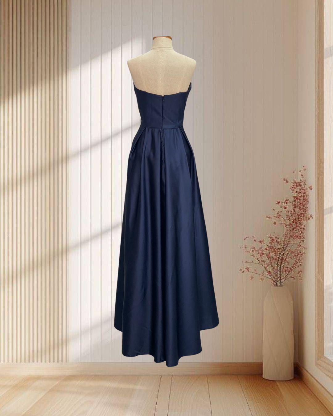 (PRE-LOVED) ราตรียาวสีกรม เกาะอก กระโปรงสุ่มเจ้าหญิง ไซส์ M