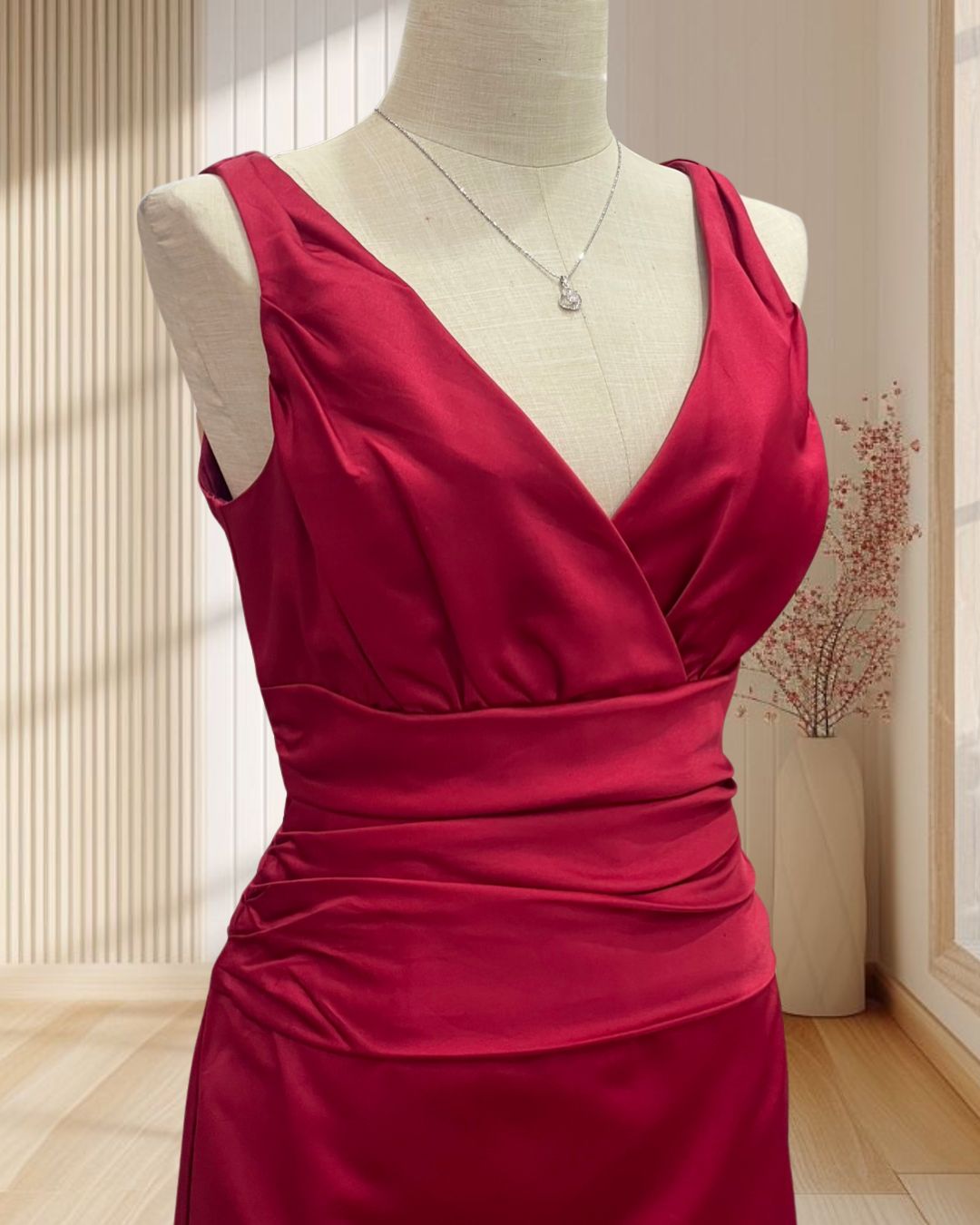 ราตรียาวสีแดง แขนกุด คอวีแหวกลึก หน้า-หลัง ผ้าอย่างดี ไซส์ L