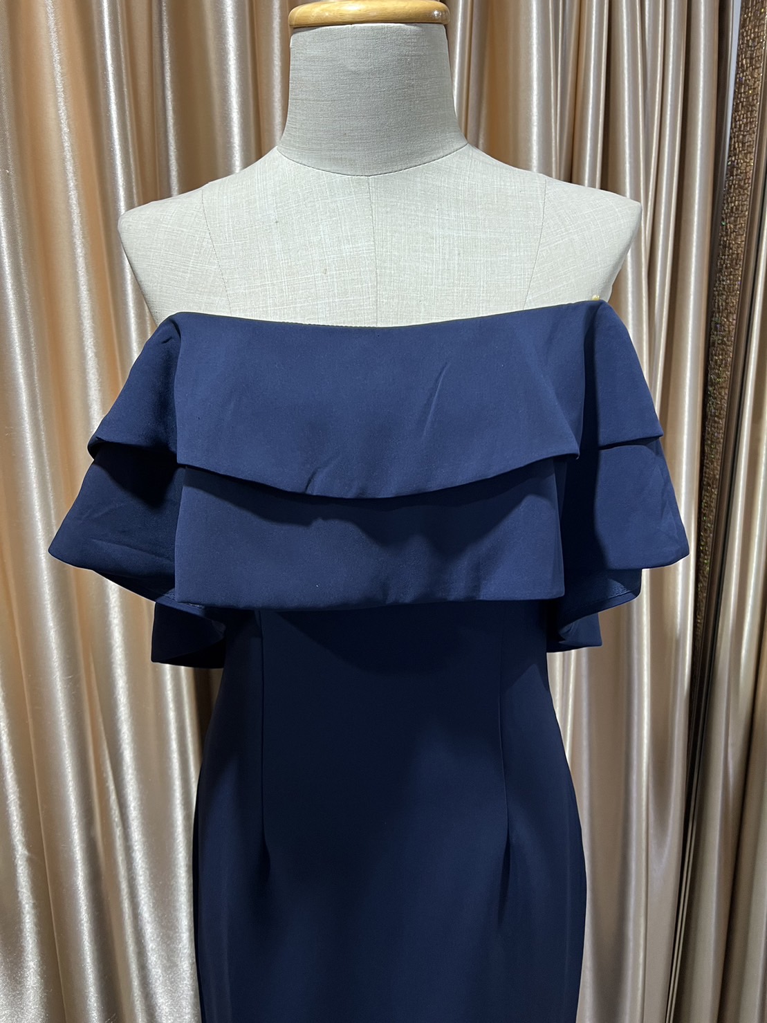 (PRE-LOVED) ยาวกรมปาดไหล่ระบาย2ชั้น M มือ2