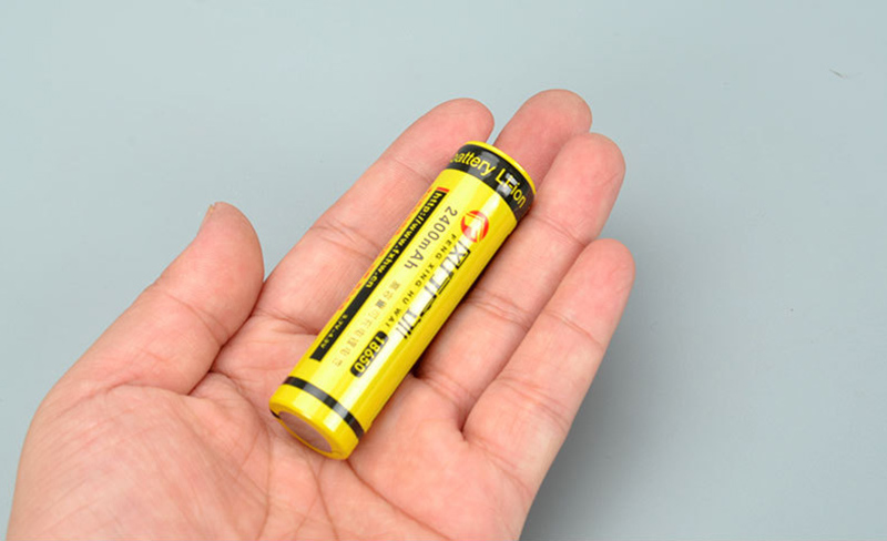 ถ่านชาร์จ UltraFire แบตเตอรี่ Battery FengXing 18650 3.7v 2400 mAh Rechargeable หัวนูน คุณภาพดี ราคาถูก