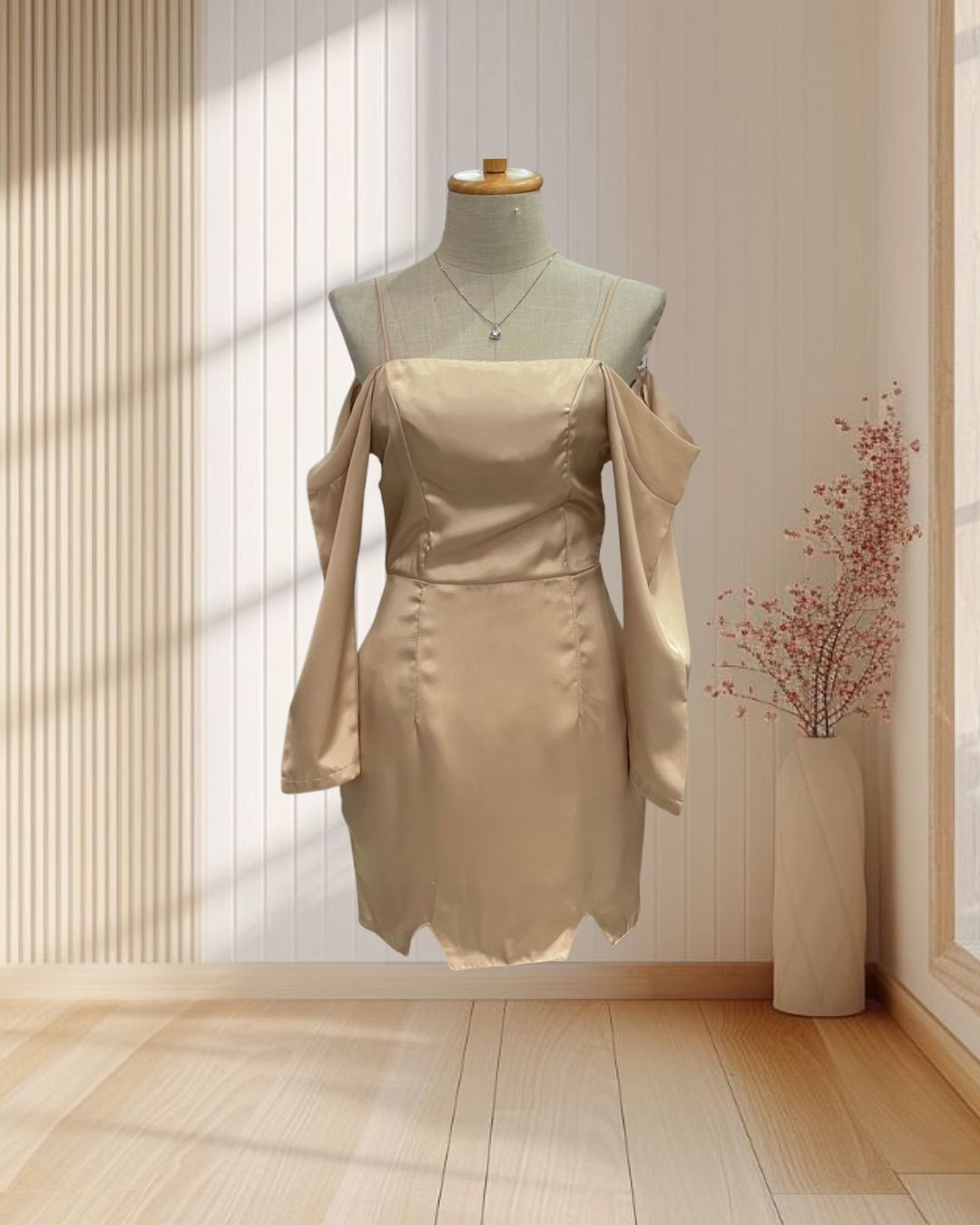 ราตรีสั้นสีทอง สายเดี่ยว แขนยาว แต่งผ้าชีฟองถ่วงหลัง ไซส์ S