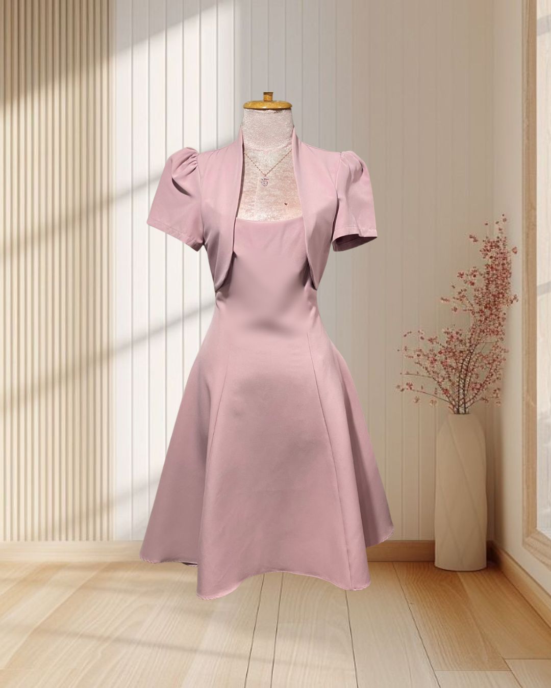 (PRE-LOVED) ราตรีสั้นสีชมพู เสื้อคลุมหลอกผ้าโคโค่ ไซส์ M