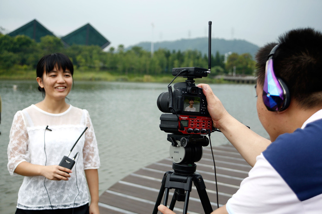 Saramonic SR-AX104 Two-Channel XLR Audio Adapter with Preamplifiers รับประกันศูนย์ไทย 1 ปี