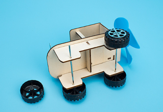 รถใบพัดโครงไม้