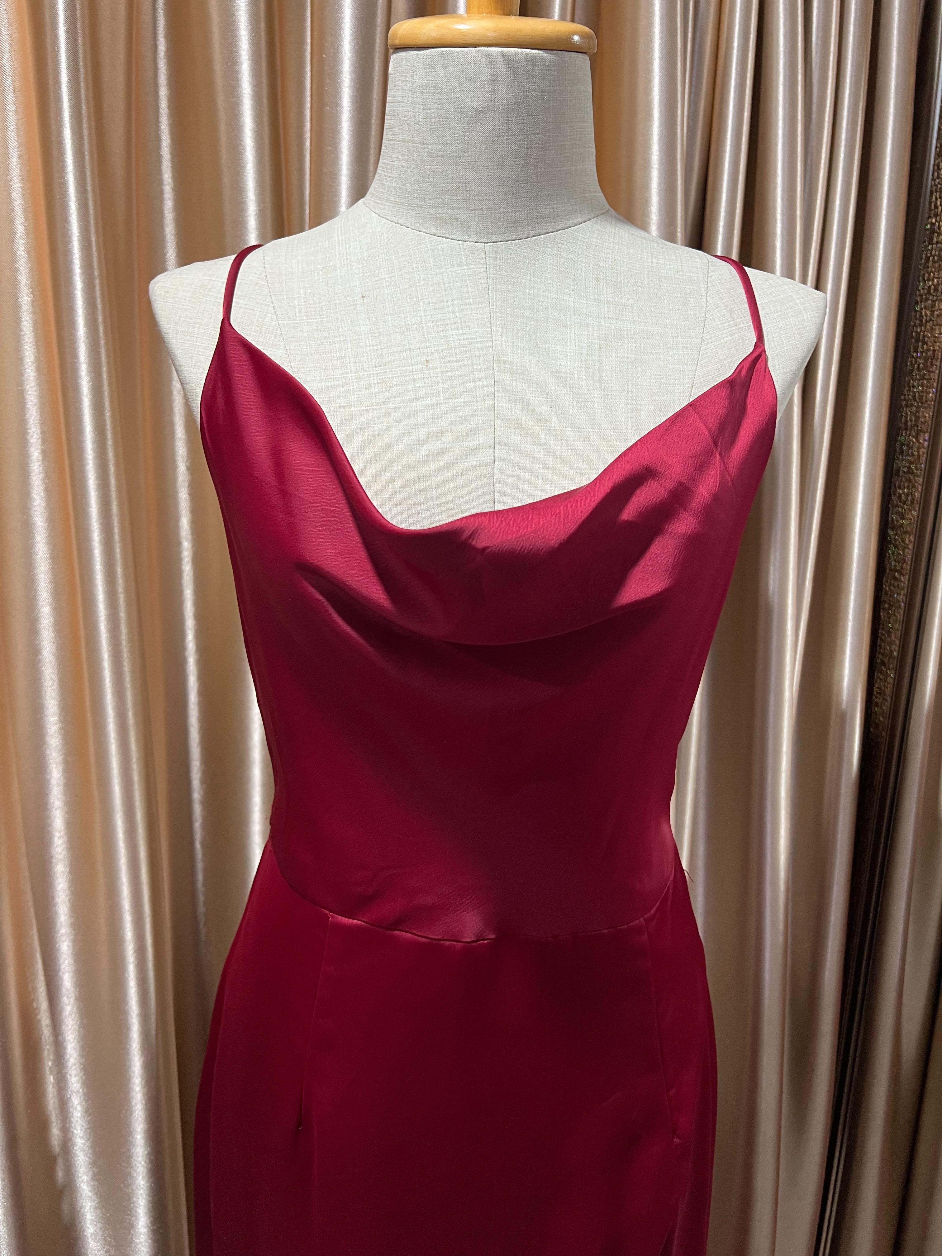 (PRE-LOVED) ยาวแดงสายหลังไขว้ L