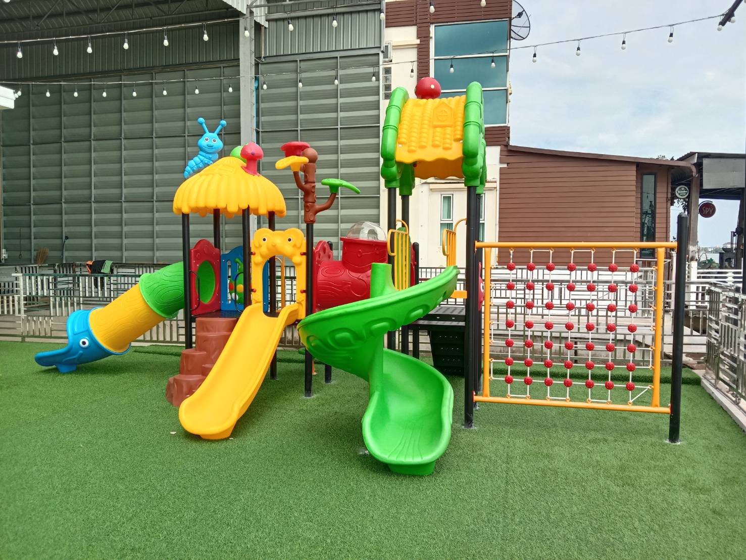 เครื่องเล่นสนาม ชุด ตาข่ายปีนป่ายหนอนน้อยเสริมพัฒนาการเด็กๆ