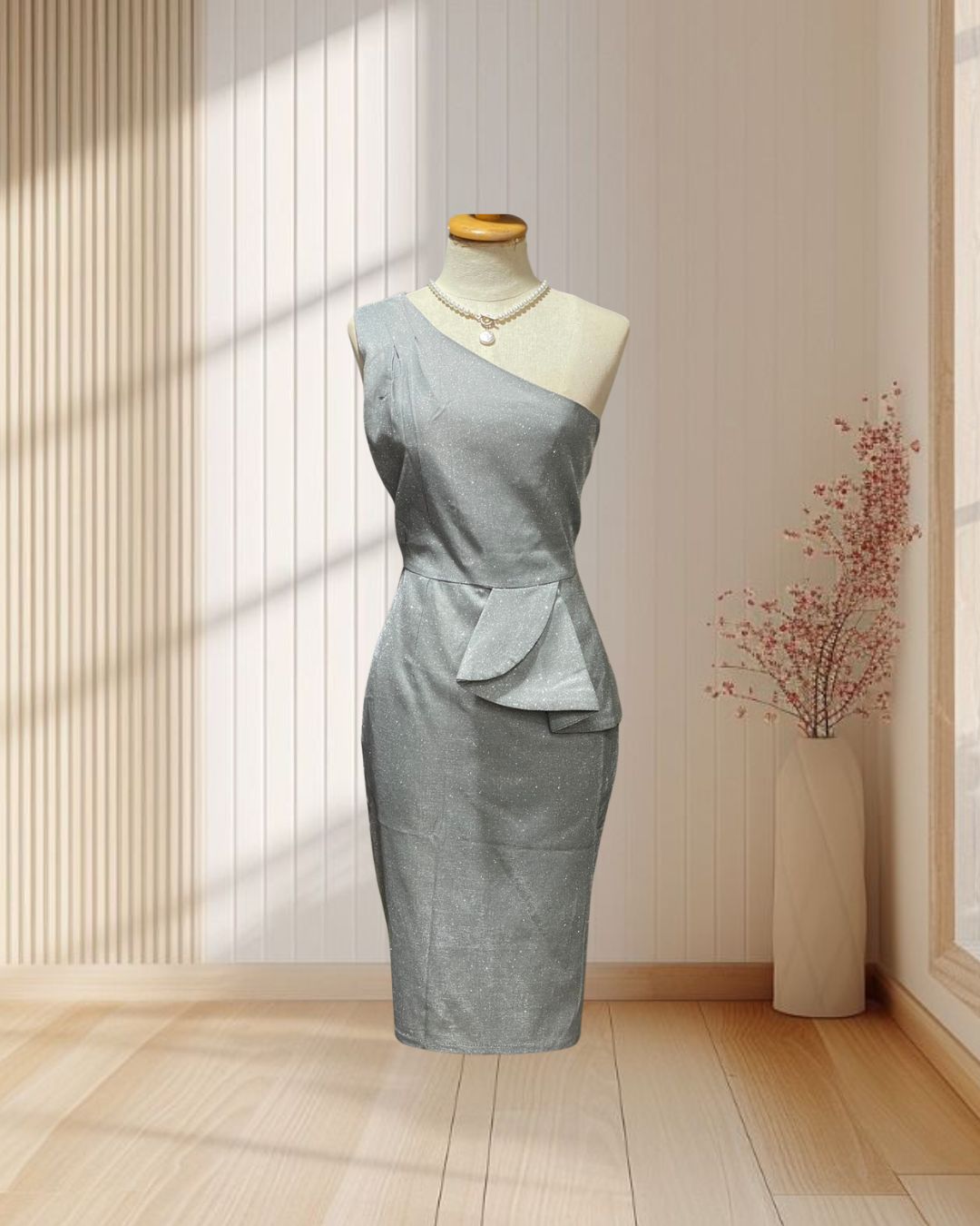 (PRE-LOVED) ชุดราตรีสีทอง บ่าเฉียงกลิตเตอร์ (L) มือ2