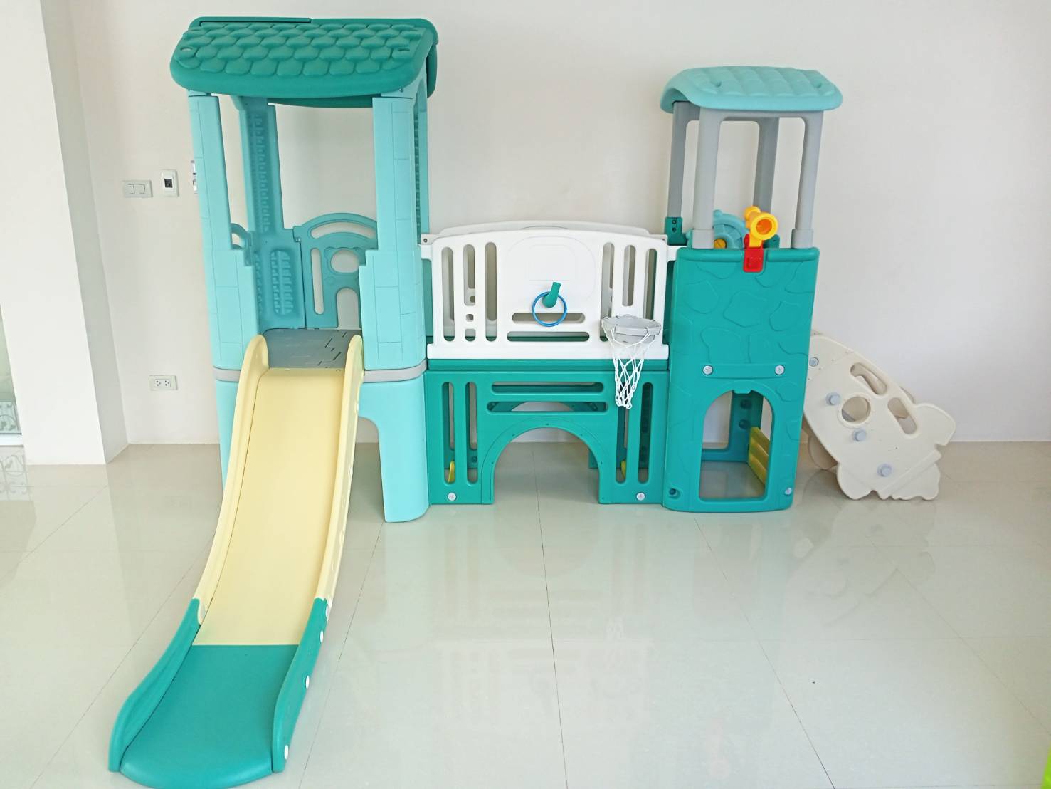 บ้านน้อนสองชั้นบันไดจรวด