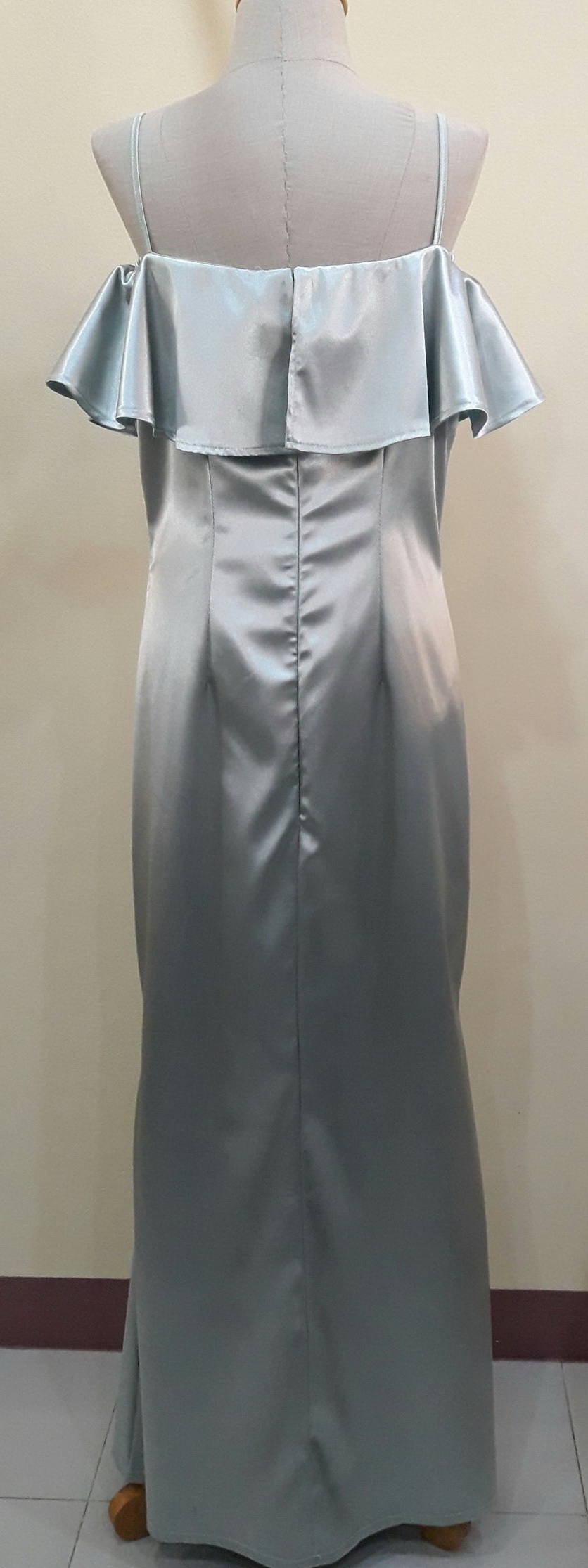 (PRE-LOVED) ชุดราตรียาวสีเขียวมิ้นท์สายเดี่ยวระบายอก(Size : XL)