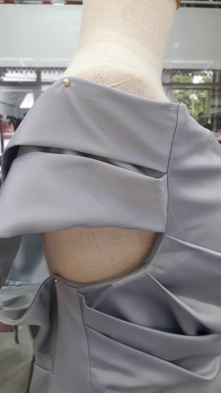 (PRE-LOVED) ยาวเทาปาดไหล่จีบอก(2XL) มือ2