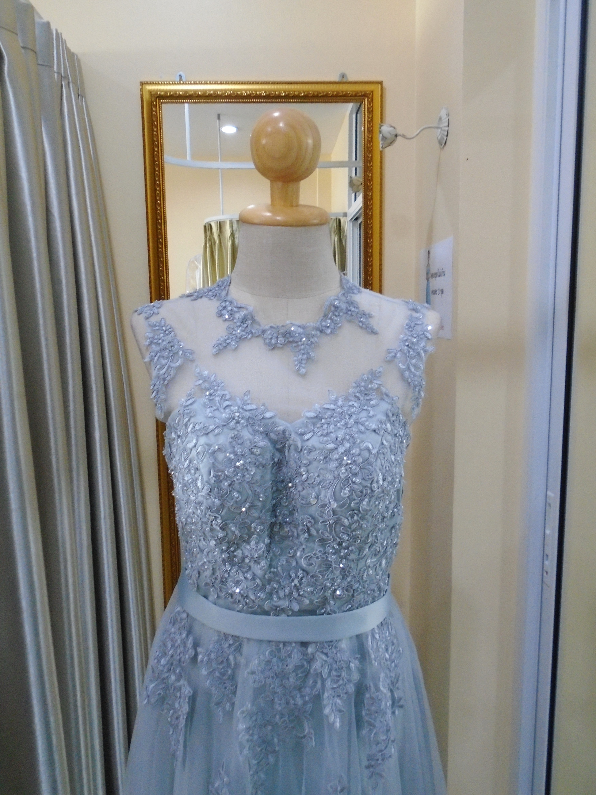 (PRE-LOVED) เทา ยาว มุ้ง อกลูกไม้ละเอียด เว้าหลัง(ฟรีไซส์)