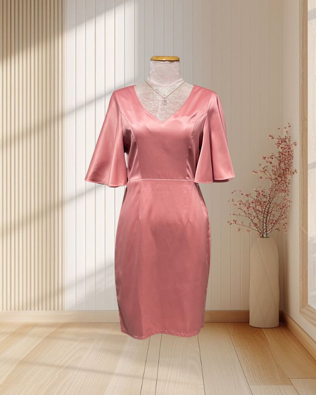 ราตรีสั้นสีชมพูเข้ม แขนระฆังคอวี ไซส์ S