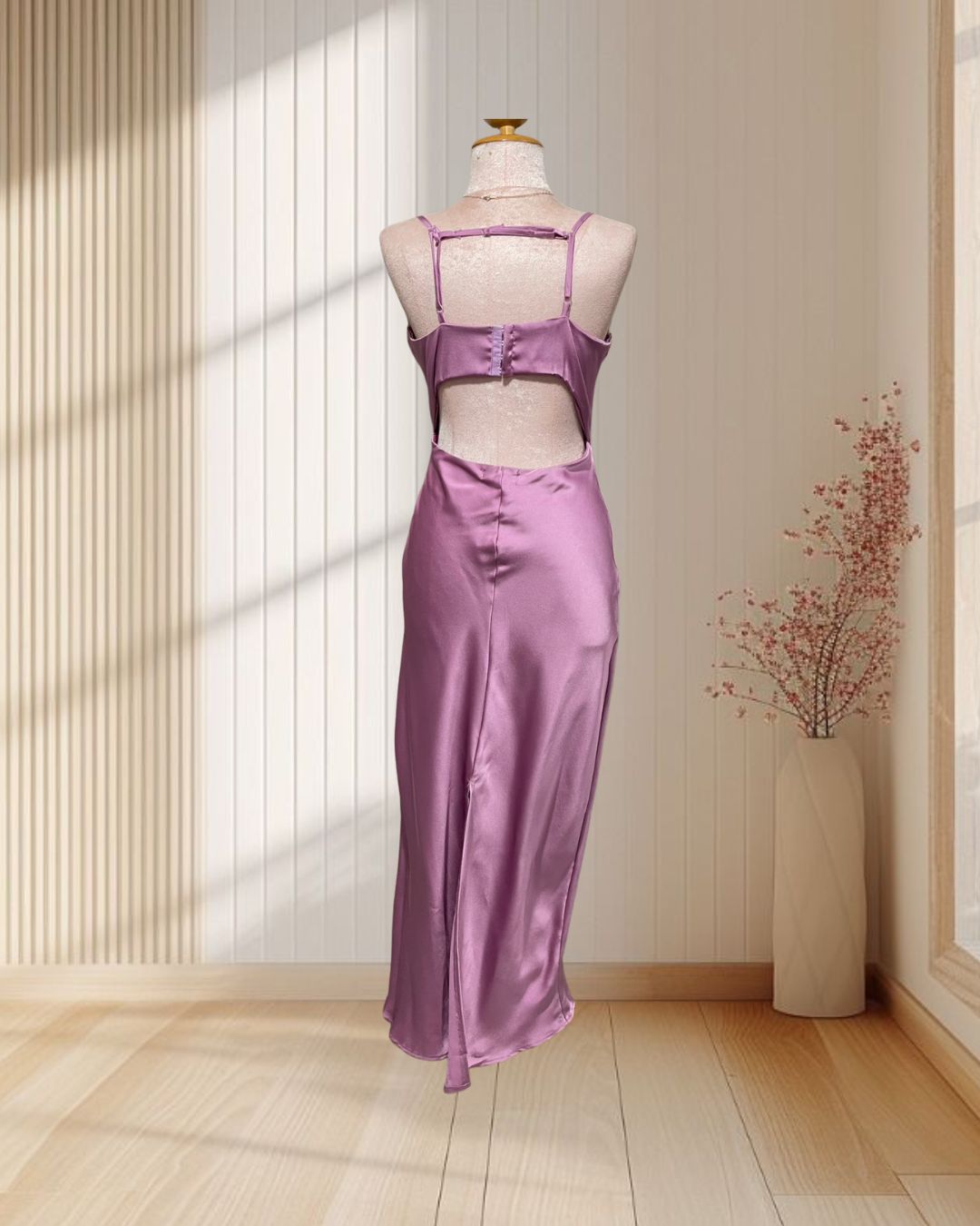 (PRE-LOVED) เดรสยาวสีชมพู สายเดี่ยว เว้าหลัง ผ้าซาตินเซ็กซี่ ไซส์ M