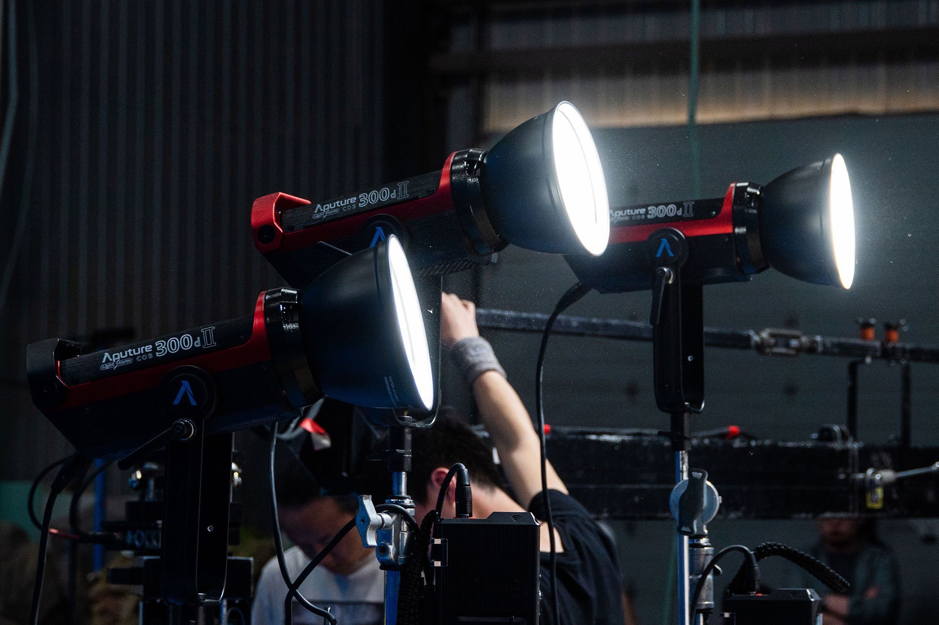 Aputure Light Storm C300d II Light Kit with V-Mount Battery Plate