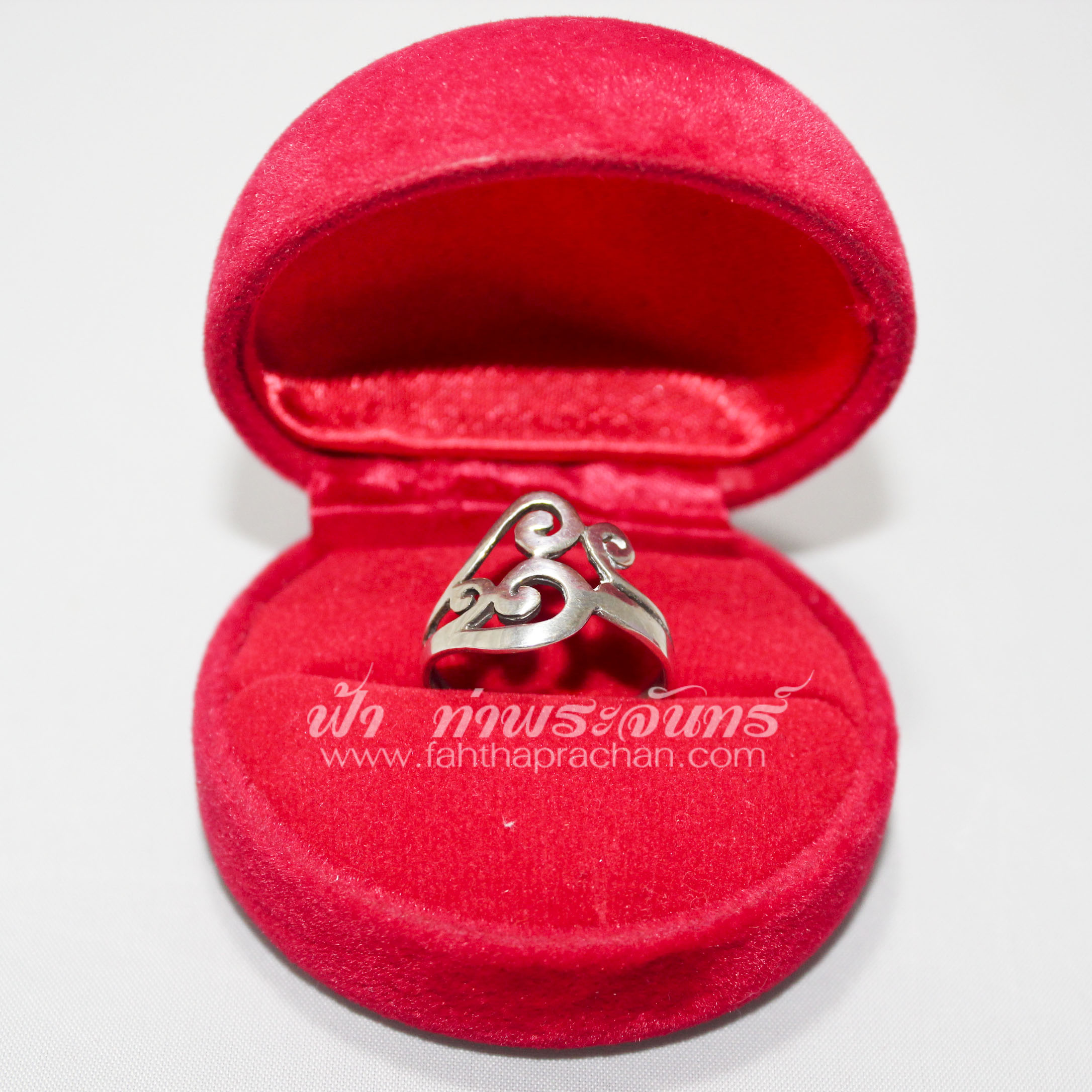 แหวนลายไทย