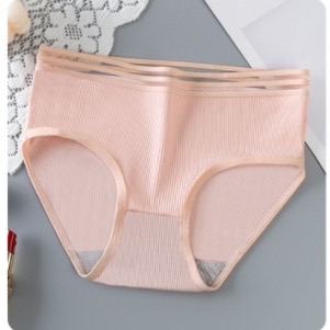 สี่ตัว กางเกงในสตรี ผ้าลื่น เนื้อเบา สวมใส่สบาย ราคา 26